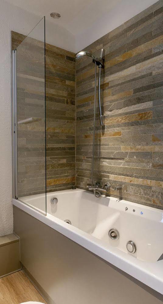 Hotel Logis Le Cheval Rouge 3*