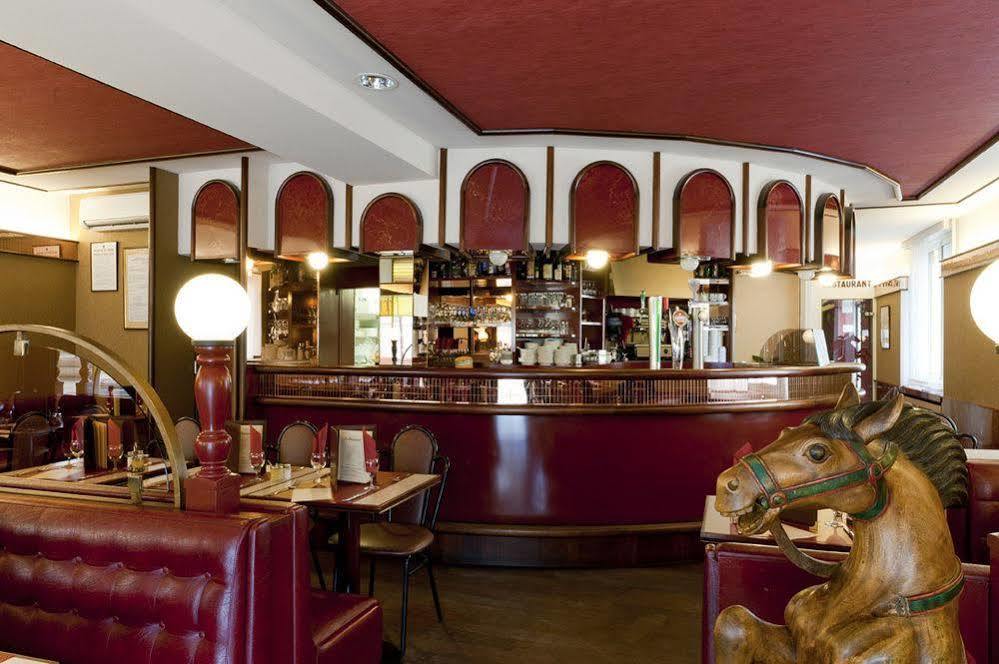 Hotel Logis Le Cheval Rouge 3*